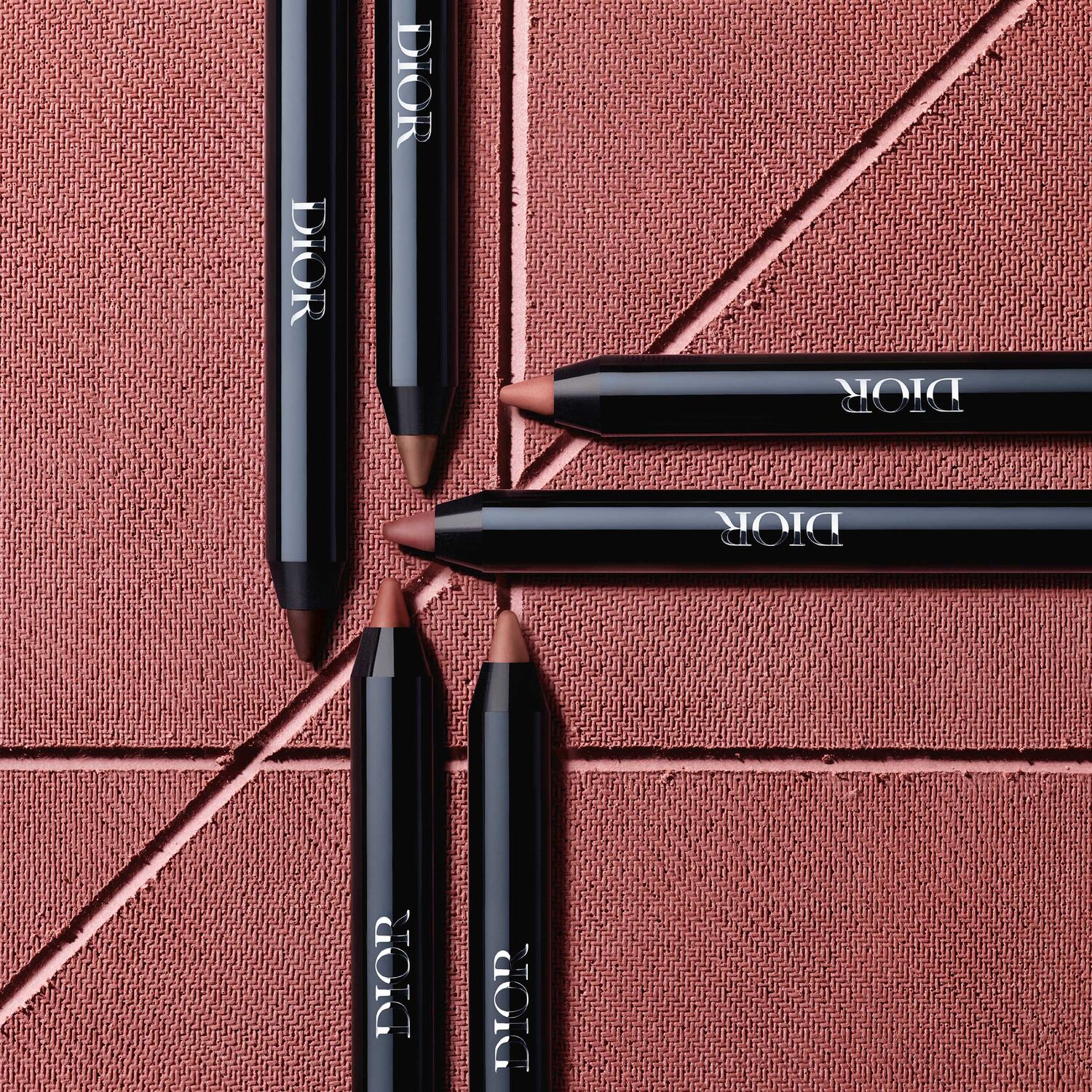 ROUGE DIOR CONTOUR (LÁPIZ PERFILADOR DE LABIOS QUE NO TRANSFIERE LARGA DURACIÓN)